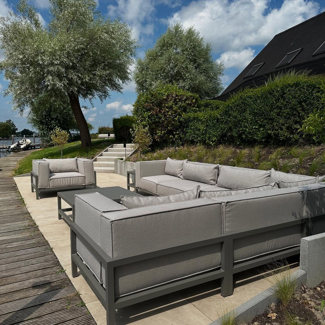 FALAIN loungeset aan het water met steiger