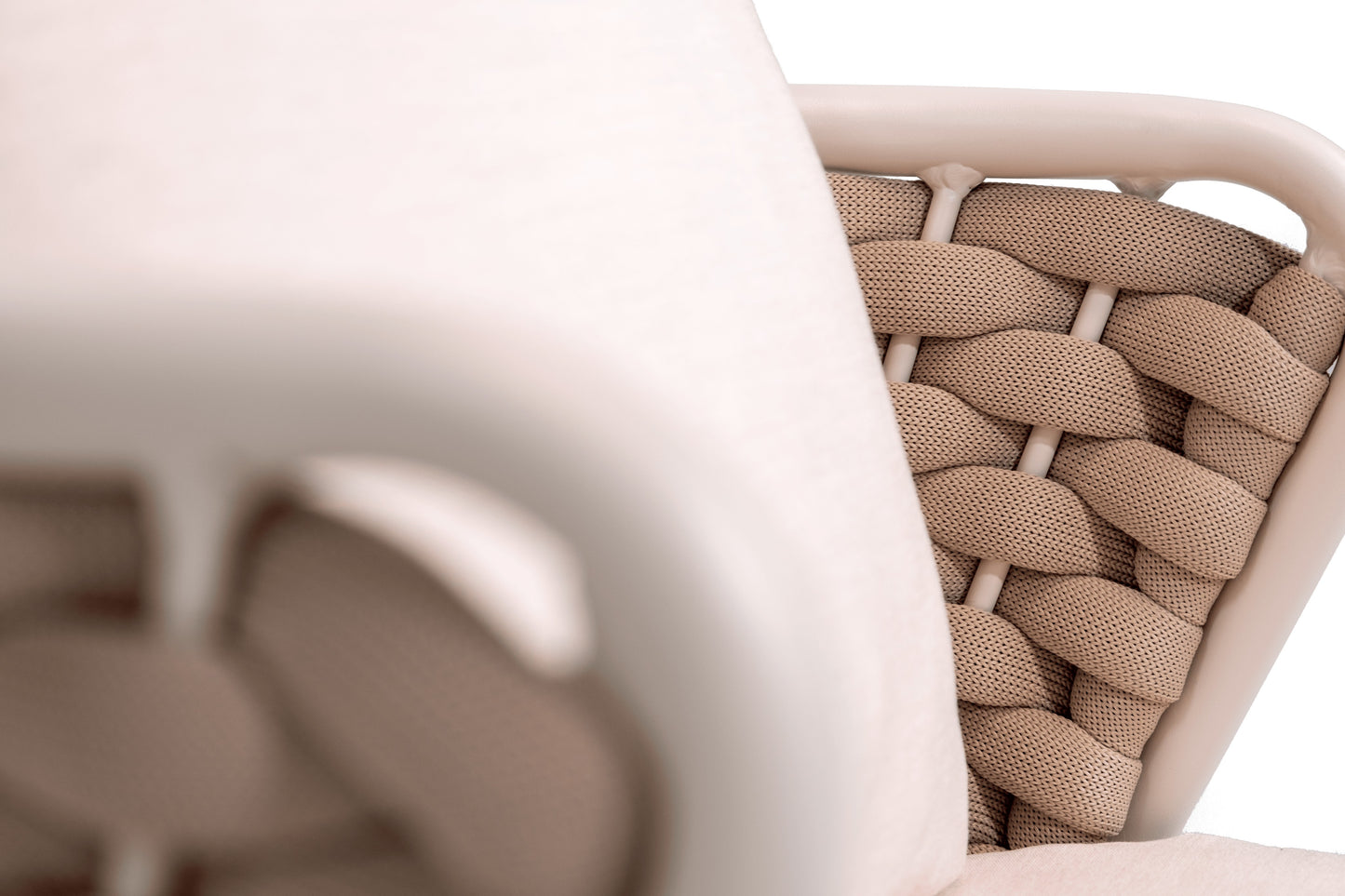 Arado fauteuil off-white close up 3