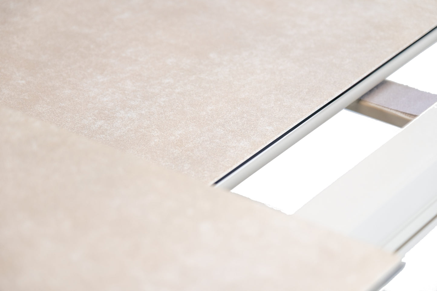 Caleo extension table off-white close up 3