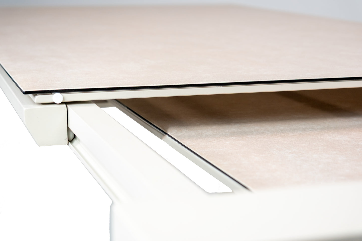 Caleo extension table off-white close up 4