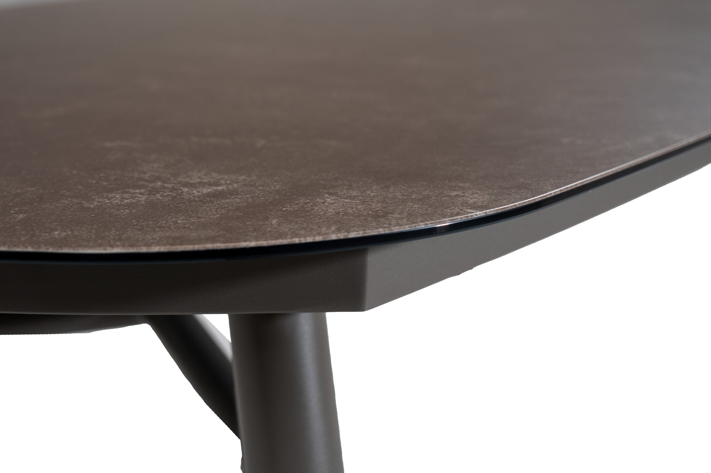 Caravela tafel taupe close up 1