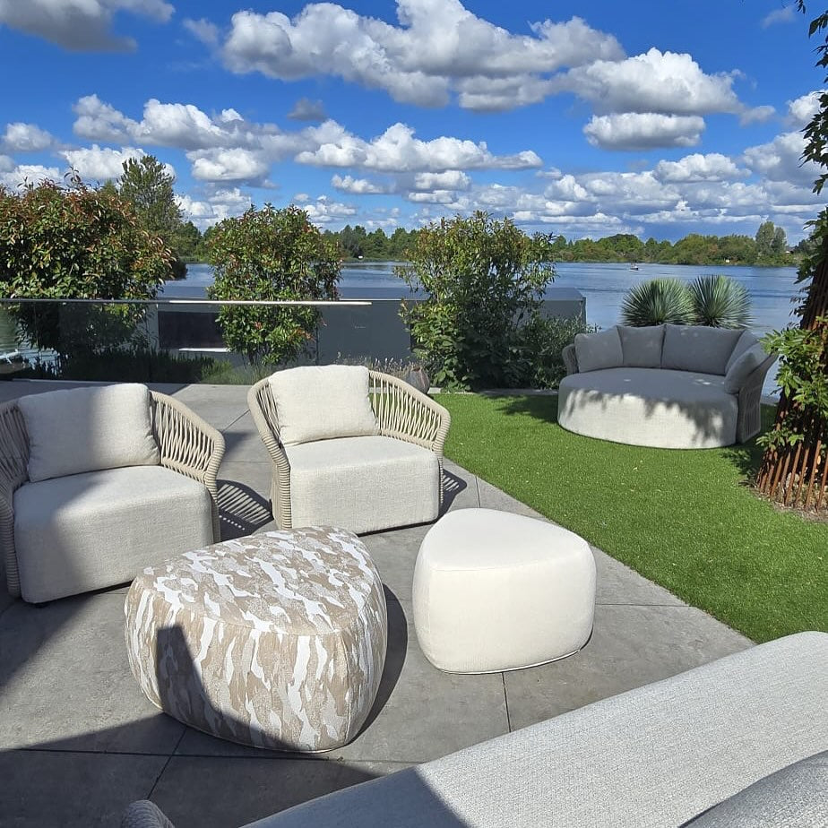 FALAIN fauteuils en daybed aan het water